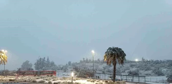 Şili'de Kar Yağışı Sonrası Sokaklar Beyaz Örtüyle Kaplandı