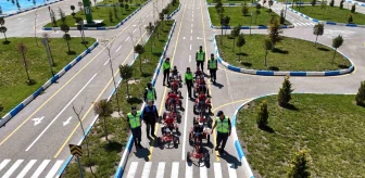 Aksaray'da Trafik Jandarması Minik Öğrencilere Uygulamalı Eğitim Verdi