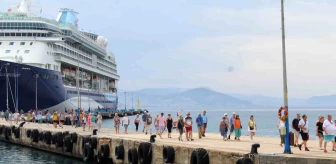 Bahama bayraklı yolcu gemisi Alanya Limanı'na demir attı