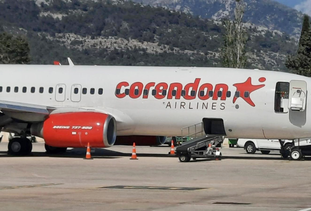 Antalya'da bir yolcu uçağı ön dikme üzerine indi! Yolcular tahliye edildi
