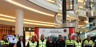 Bursa İl Jandarma Komutanlığı Trafik Haftası'nda Vatandaşları Bilgilendirdi