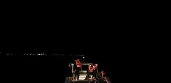 Çanakkale Boğazı'nda makine arızası yapan tekne kurtarıldı