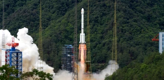 Çin, Uzun Yürüyüş-3B Roketiyle Yeni Bir Uydu Gönderdi