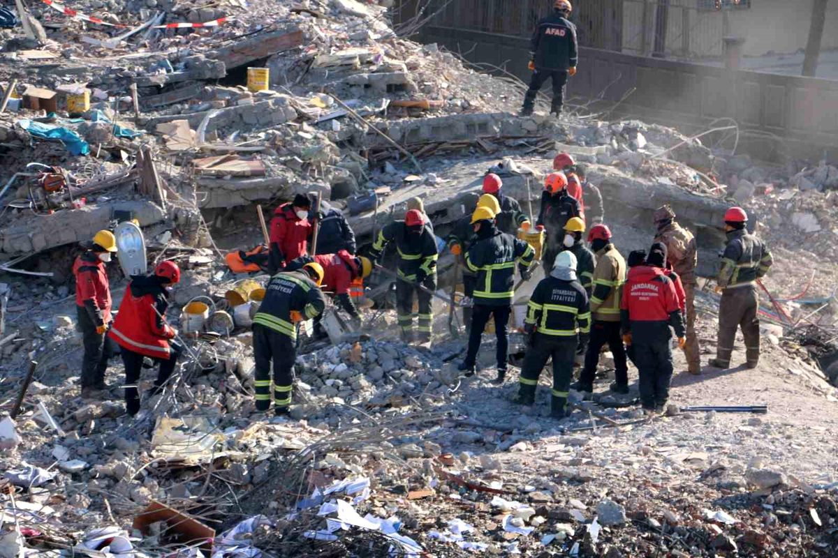 Diyarbakır'da Kahramanmaraş merkezli depremde yıkılan apartman davası devam ediyor