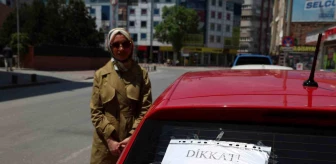 Konya'da Trafikte Heyecanını Yenmek İçin 'Dikkat Acemi Sürücü' Yazısı Kullanan Kadın Sürücü