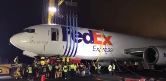 FedEx'e ait kargo uçağı İstanbul Havalimanı'nda acil iniş yaptı