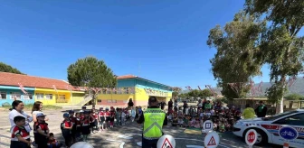Aydın'da Jandarma Ekipleri Trafik Haftasını Öğrencilere Eğitim Vererek Kutladı