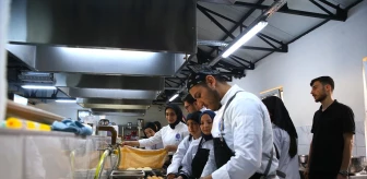 Kahramanmaraş İstiklal Üniversitesi öğrencileri yöresel ve dünya mutfaklarını öğreniyor