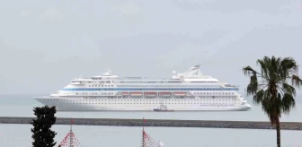 Rus turistleri taşıyan Astoria Grande isimli kruvaziyer gemisi Samsun'a 3. kez geldi