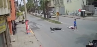 Mersin'de iki motosikletin çarpışma anı kamerada: 2 yaralı