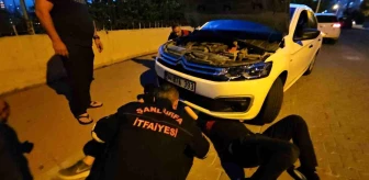 Şanlıurfa'da Otomobilin Motor Bölümüne Sıkışan Kedi İtfaiye Tarafından Kurtarıldı