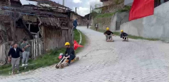 Yeşildere köylülerinin geleneksel tahta araba yarışı