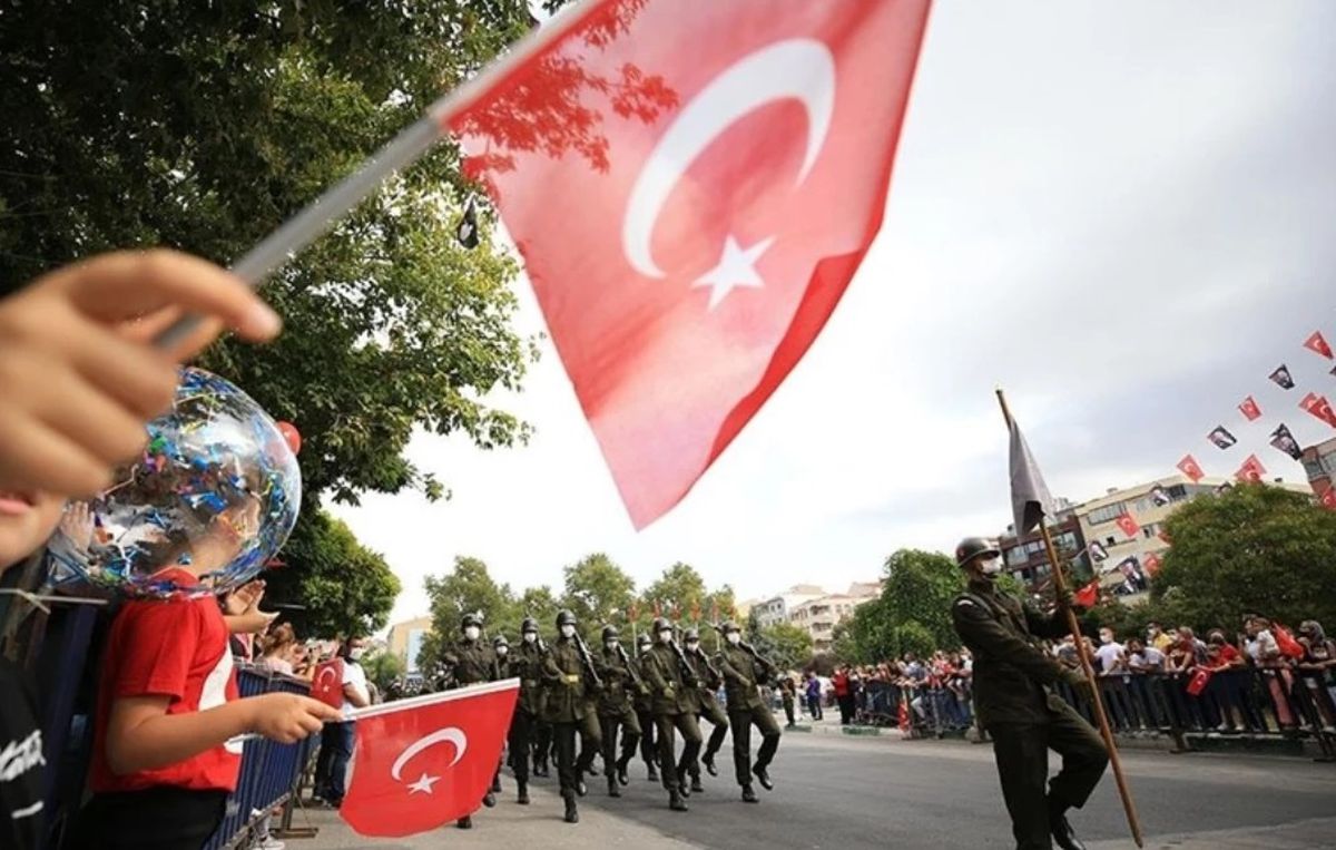 30 Ağustos resmi tatil mi? 30 Ağustos yarım gün mü, tam gün mü tatil olacak? 2024 resmi günler takvimi!