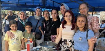Antalya'da Ahmet Yesevi İlköğretim Okulu'nda Öğretmen ve Veli İşbirliğinde Kermes Düzenlendi