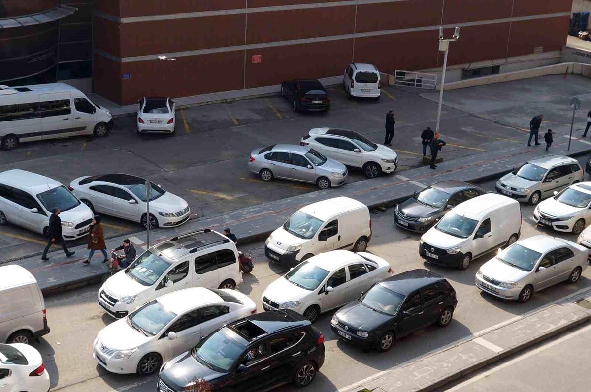 Batman Petrol City AVM Önünde Yaya Geçidinde Denetimler Yapıldı