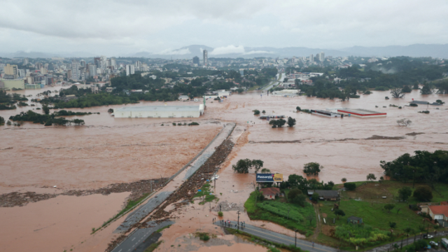 Brezilya'da sel felaketi tarihi boyuta ulaştı; Guaiba kenti 5 metre su altında