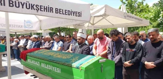 Kocaeli'de Otomobil Kazası Sonucu Hayatını Kaybeden Öğretmen Kayseri'de Defnedildi