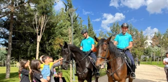 Gaziantep'te Atlı Jandarma Birliği Vatandaşlarla Buluştu