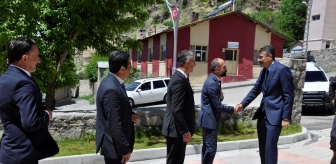Hakkari Valisi Ali Çelik, Çukurca Belediye Başkanı Nazmi Demir'i ziyaret etti
