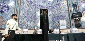 İran'da İslami Şura Meclisi seçimlerinin ikinci turu başladı