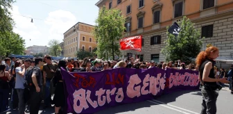 İtalya'da Doğum Oranları Konferansı Protestolarla Başladı