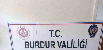 Burdur'da Uygulama Noktasında Durdurulan Otomobilden Tüfek ve Uyuşturucu Çıktı