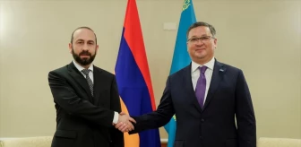Kazakistan Başbakan Yardımcısı ve Dışişleri Bakanı Murat Nurtleu, Azerbaycan ve Ermenistan Dışişleri Bakanları ile görüştü