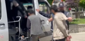 Siirt'te 17 düzensiz göçmen ve göçmenleri taşıyan araçta uyuşturucu ele geçirildi