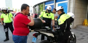 Taksim Meydanı'nda Motosiklet Sürücülerine Denetim