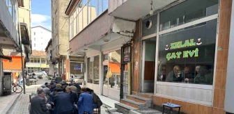 Bitlis'te Vatandaşlar Zamanlarını Satranç ve Dama Oynayarak Değerlendiriyor
