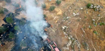 Denizli'de çiftçi traktörle yangını söndürmeye çalışırken dron kamerasına yakalandı