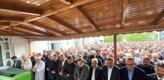 Darıca Belediye Başkanı Muzaffer Bıyık'ın annesi Fadime Bıyık için cenaze namazı kılındı