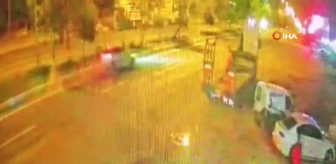 Diyarbakır'da yolun karşısına geçmek isteyen genç kıza otomobil böyle çarptı