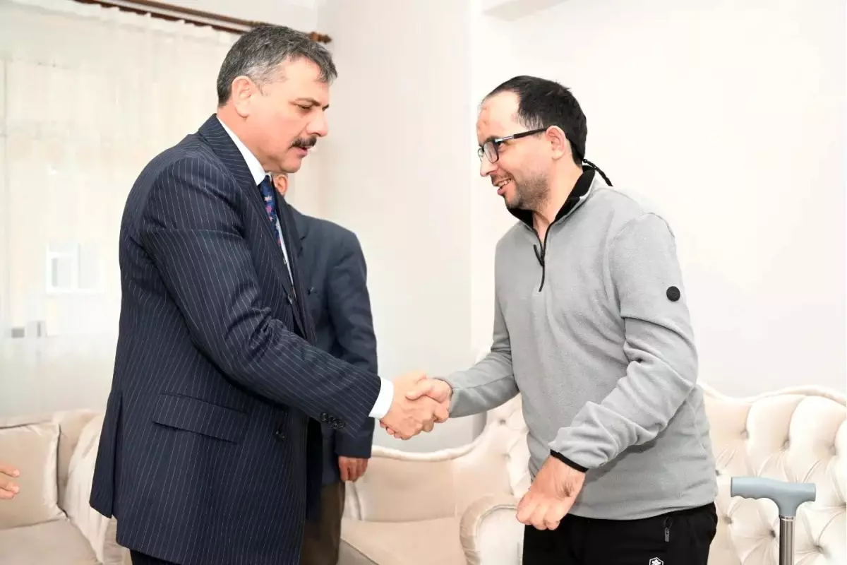 Erzurum Valisi Mustafa Çiftçi, terör mağduru gaziyi ziyaret etti