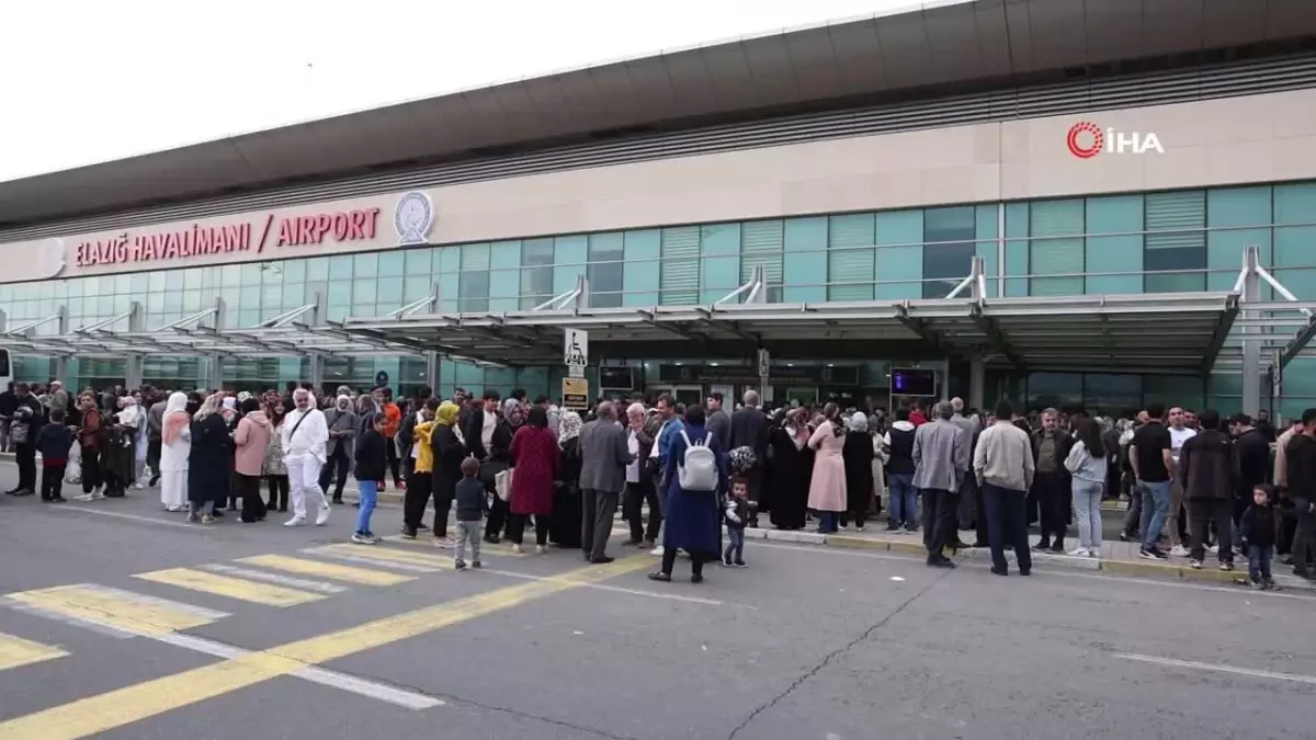 Hacı adaylarını binlerce kişi uğurladı
