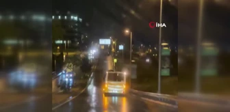 Maltepe'de faciadan dönüldü: Motosikletli otobüsün altında kalmaktan son anda kurtuldu