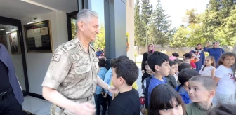Gaziantep Gazi Mustafa Kemal İlkokulu öğrencileri İl Jandarma Komutanlığını ziyaret etti