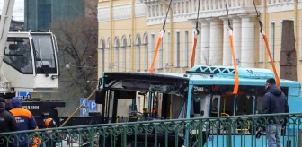 St. Petersburg'da Nehre Uçan Otobüste Ölü Sayısı 7'ye Yükseldi