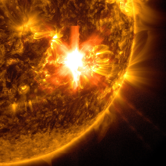 NASA, Güneş'teki büyük patlamanın fotoğrafını yayınladı