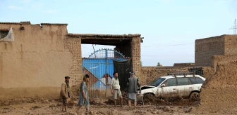 Afganistan'da Sel Felaketi: 330'dan Fazla Kişi Hayatını Kaybetti