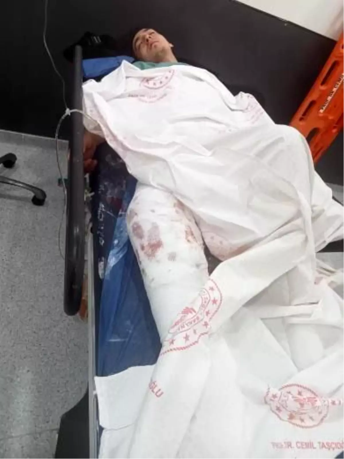 Haliç Köprüsü'nde kurye kaza geçirdi, hayati tehlikesi atlatıldı