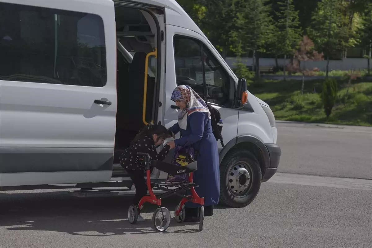 Serebral Palsili Öğrencilerin Anneleri, Çocuklarının Eğitimleri İçin Mesleklerinden Vazgeçiyor