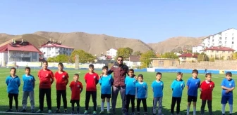 Bitlis'te GSB Spor Okulları Futbol Antrenmanları Devam Ediyor