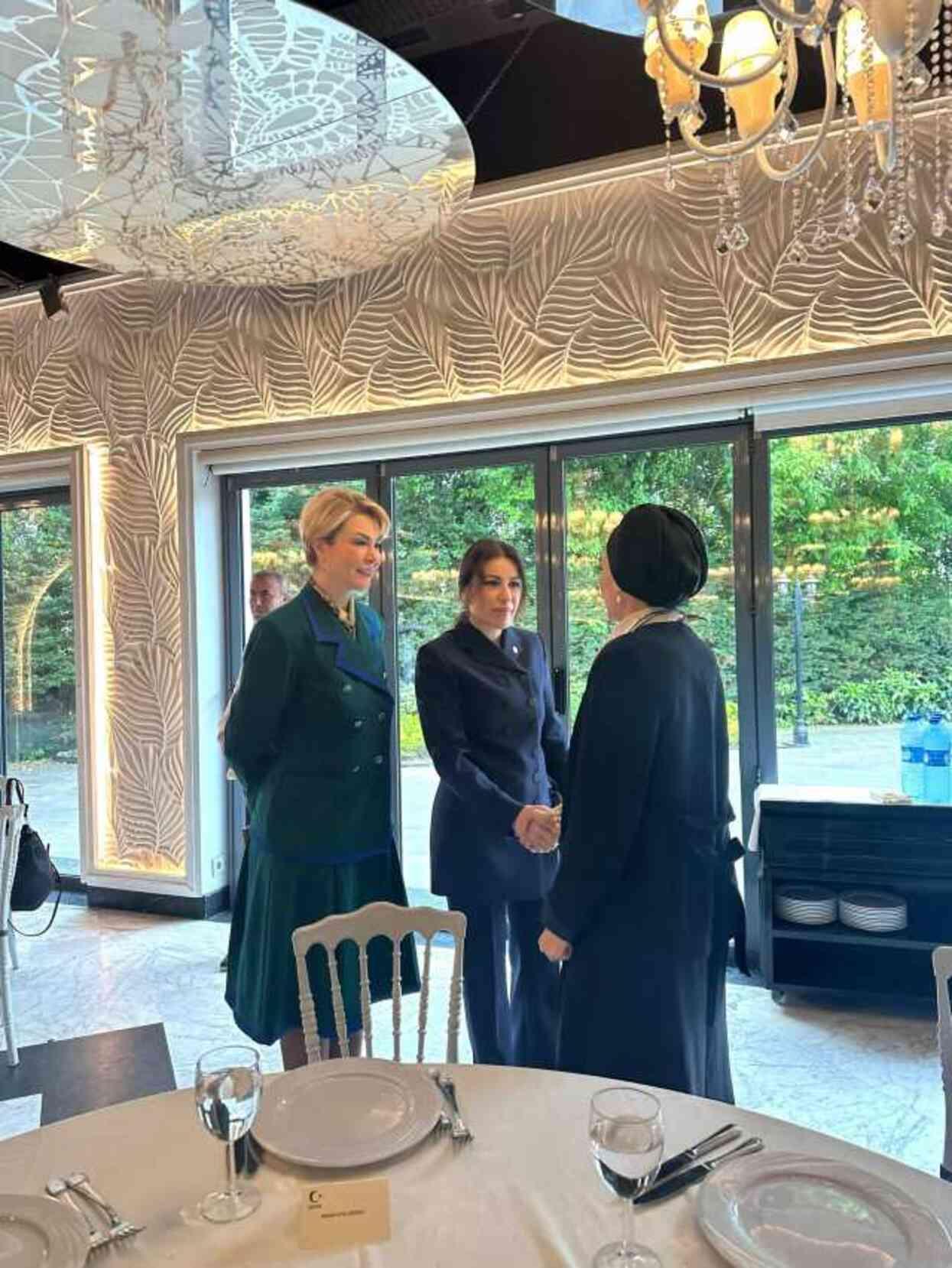 Depremzede anneler için düzenlenen etkinlikte Haberler.com CEO'su Sümeyra Teymur'a teşekkür plaketi Depremzede anneler için düzenlenen etkinlikte Haberler.com CEO'su Sümeyra Teymur'a teşekkür plaketi