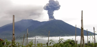 Endonezya'da yanardağ patlaması sonrası sel: 28 ölü