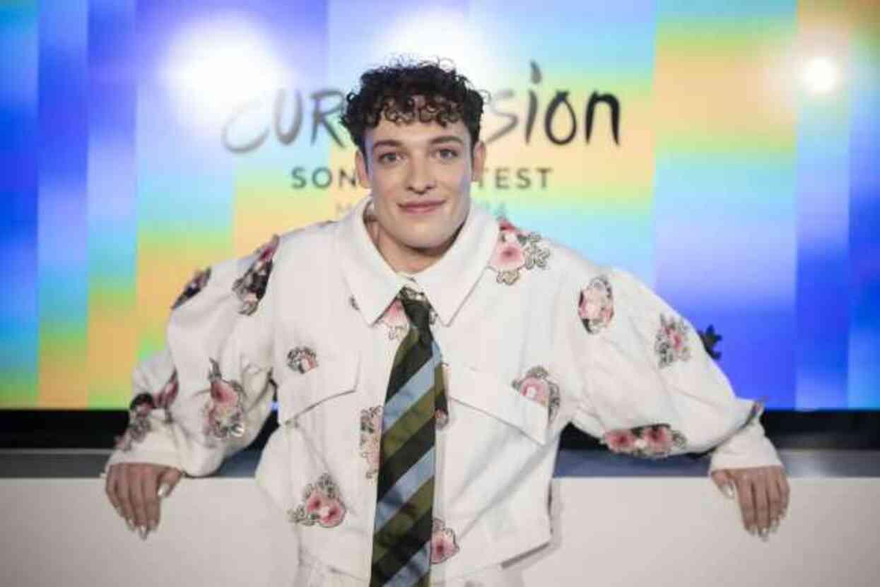 Eurovision'da LGBT propagandası yaparak birinci olan Nemo: Kupayı kırdım