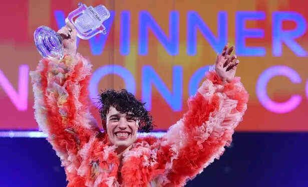 Eurovision'da LGBT propagandası yaparak birinci olan Nemo: Kupayı kırdım