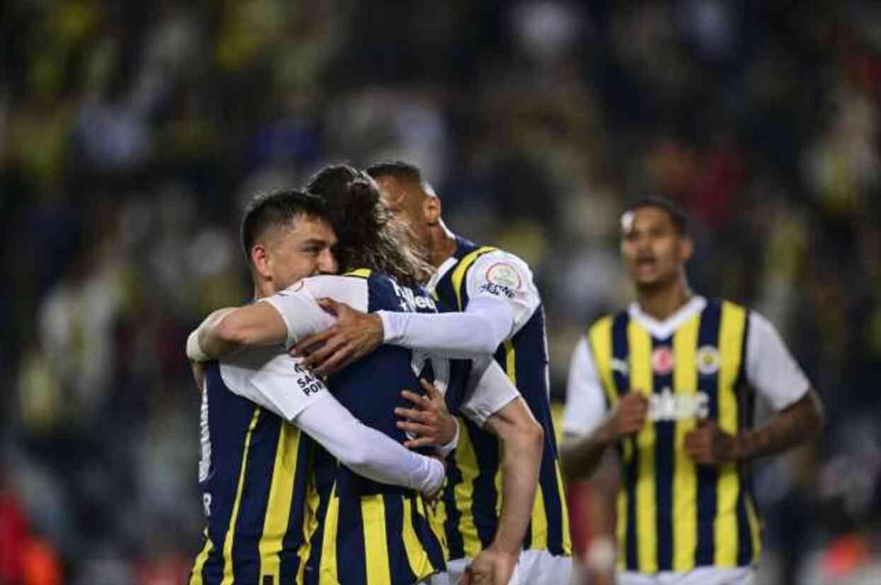 Galatasaray- Fenerbahçe derbisinde kimler yok? Derbide oynamayacak isimler! Galatasaray- Fenerbahçe derbisinde kimler yok? Derbide oynamayacak isimler!
