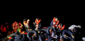İzmir'de yasa dışı yollarla yurt dışına çıkmak isteyen 18'i çocuk 45 düzensiz göçmen yakalandı