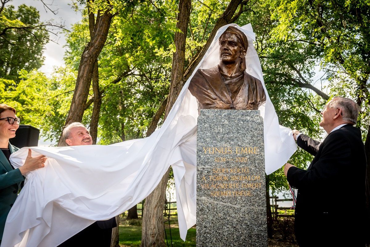 Macaristan'da Yunus Emre büstü açıldı